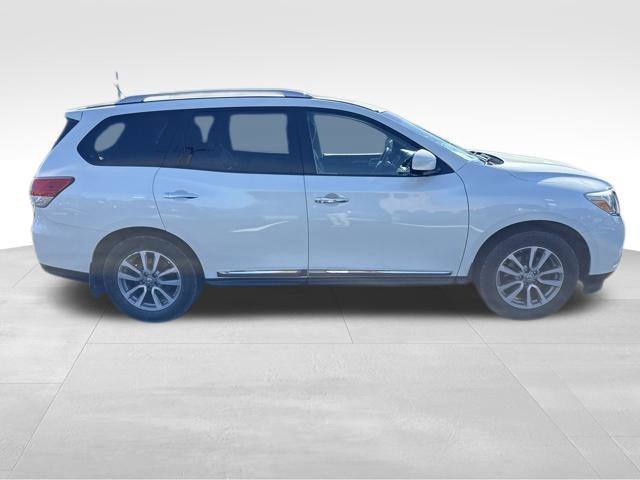 Used 2016 White Nissan SL image 6
