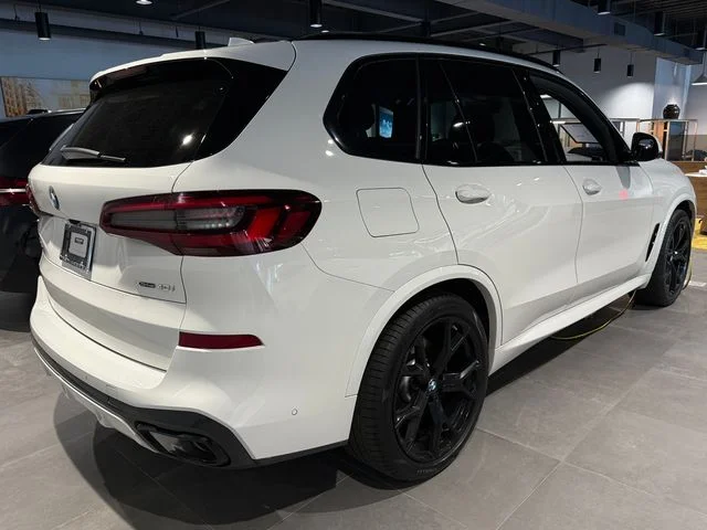 Certified Used 2023 Alpine White BMW xDrive40i image 5