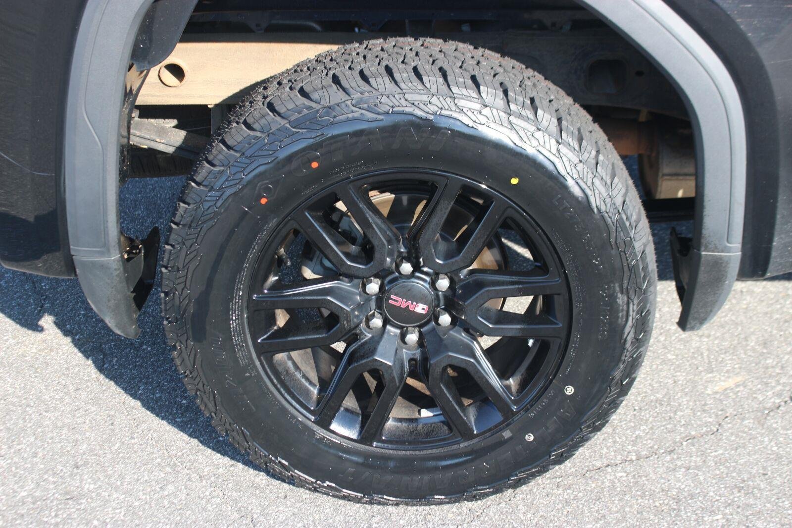 Used 2020 ONYX BLACK GMC Elevation image 36