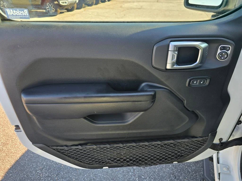 Used 2020 White Jeep Altitude image 8