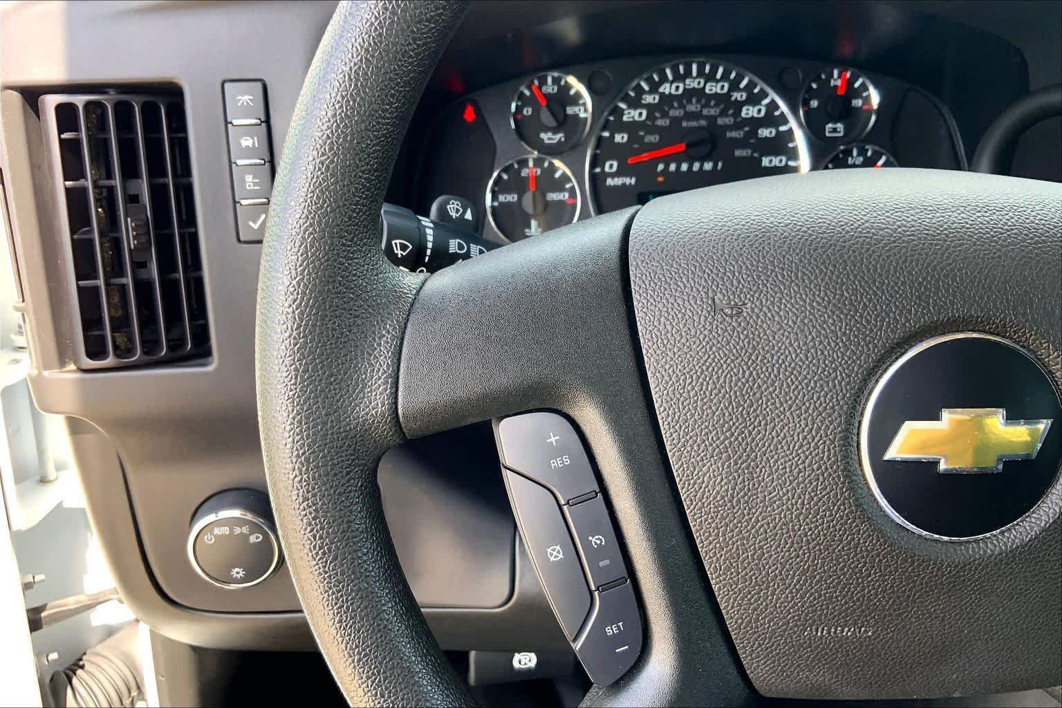 Used 2024 Summit White Chevrolet  image 20