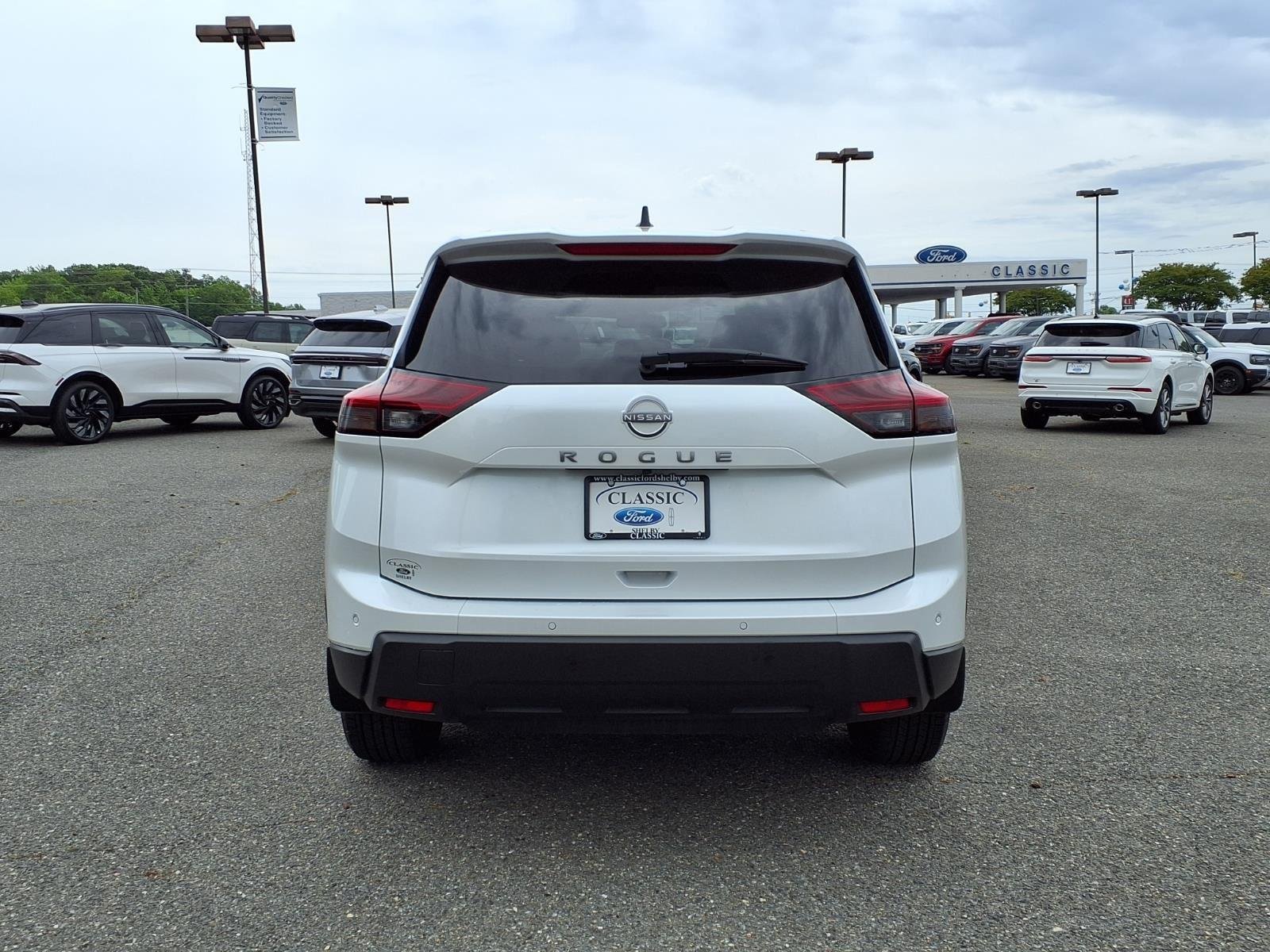 Used 2024 Everest White Pearl Nissan S image 9