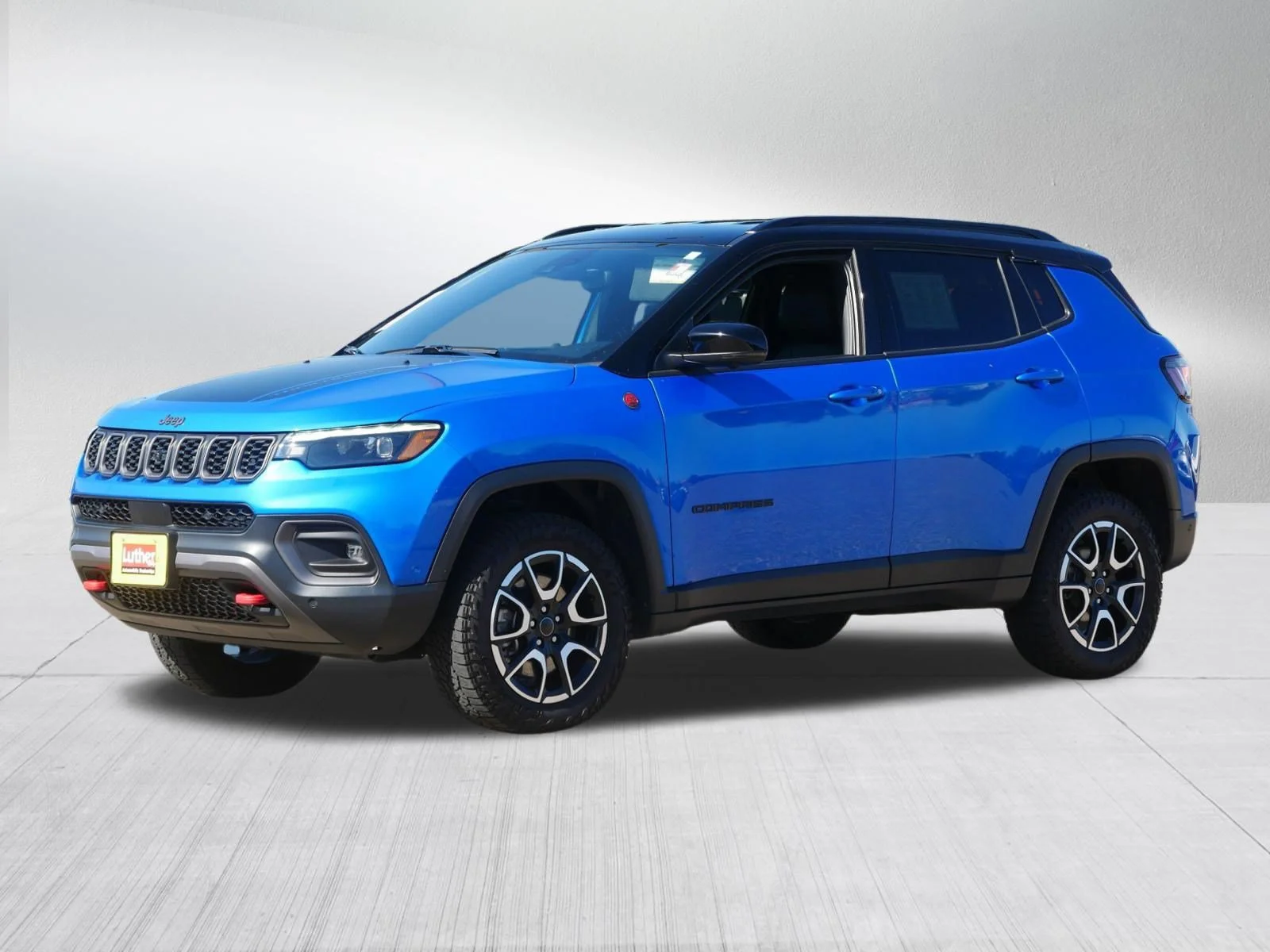 Used 2025 Hydro Blue Pearlcoat Jeep Trailhawk image 3