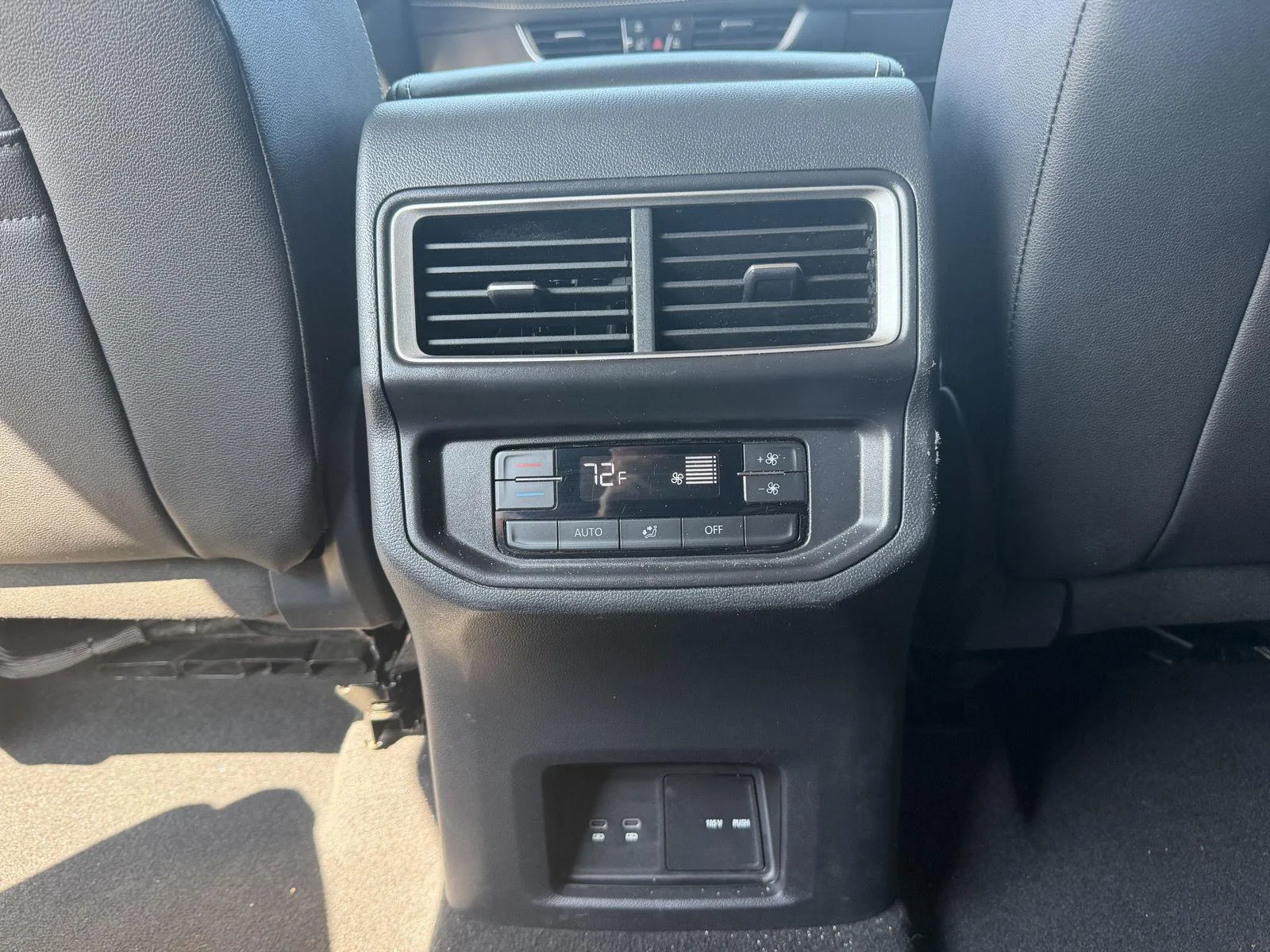 Used 2025  Volkswagen 2.0T SE w/Technology image 16