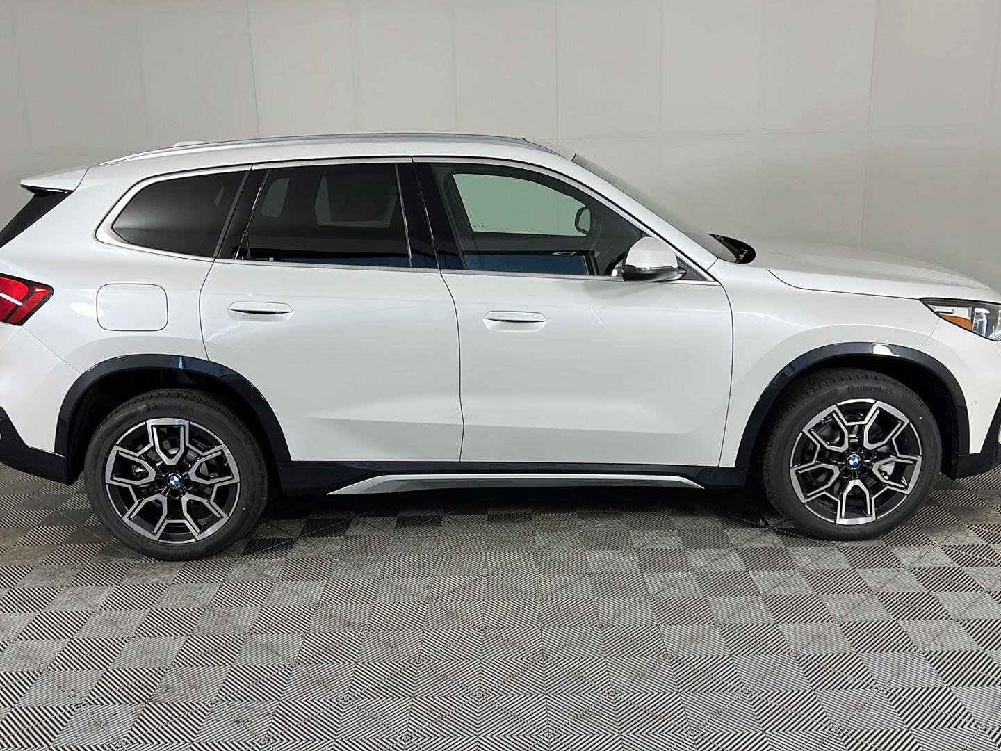 New 2026 Mineral White Metallic BMW xDrive28i image 15