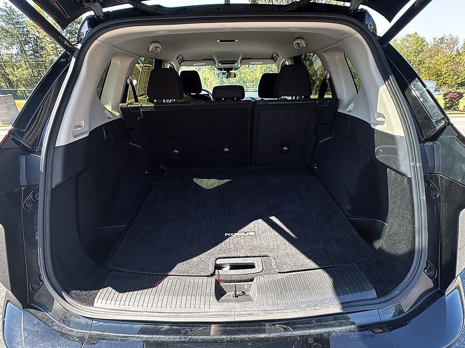 Used 2025 Super Black Nissan SV image 38