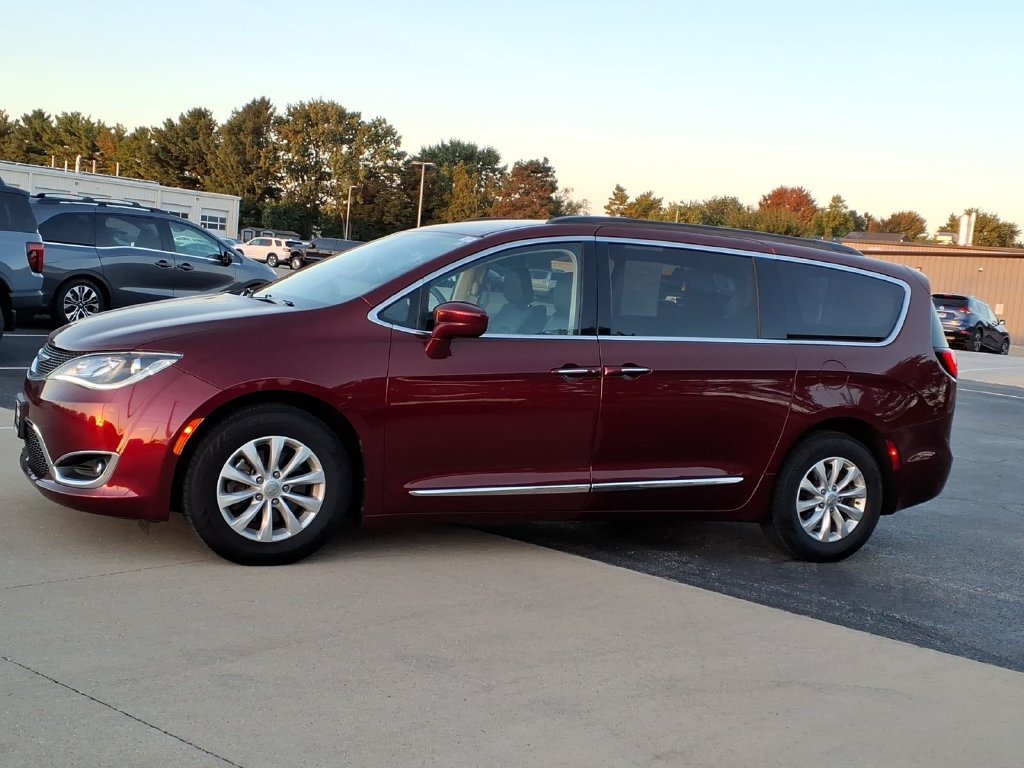 Used 2017 Chrysler Pacifica Touring-L with VIN 2C4RC1BG8HR734191 for sale in Savoy, IL