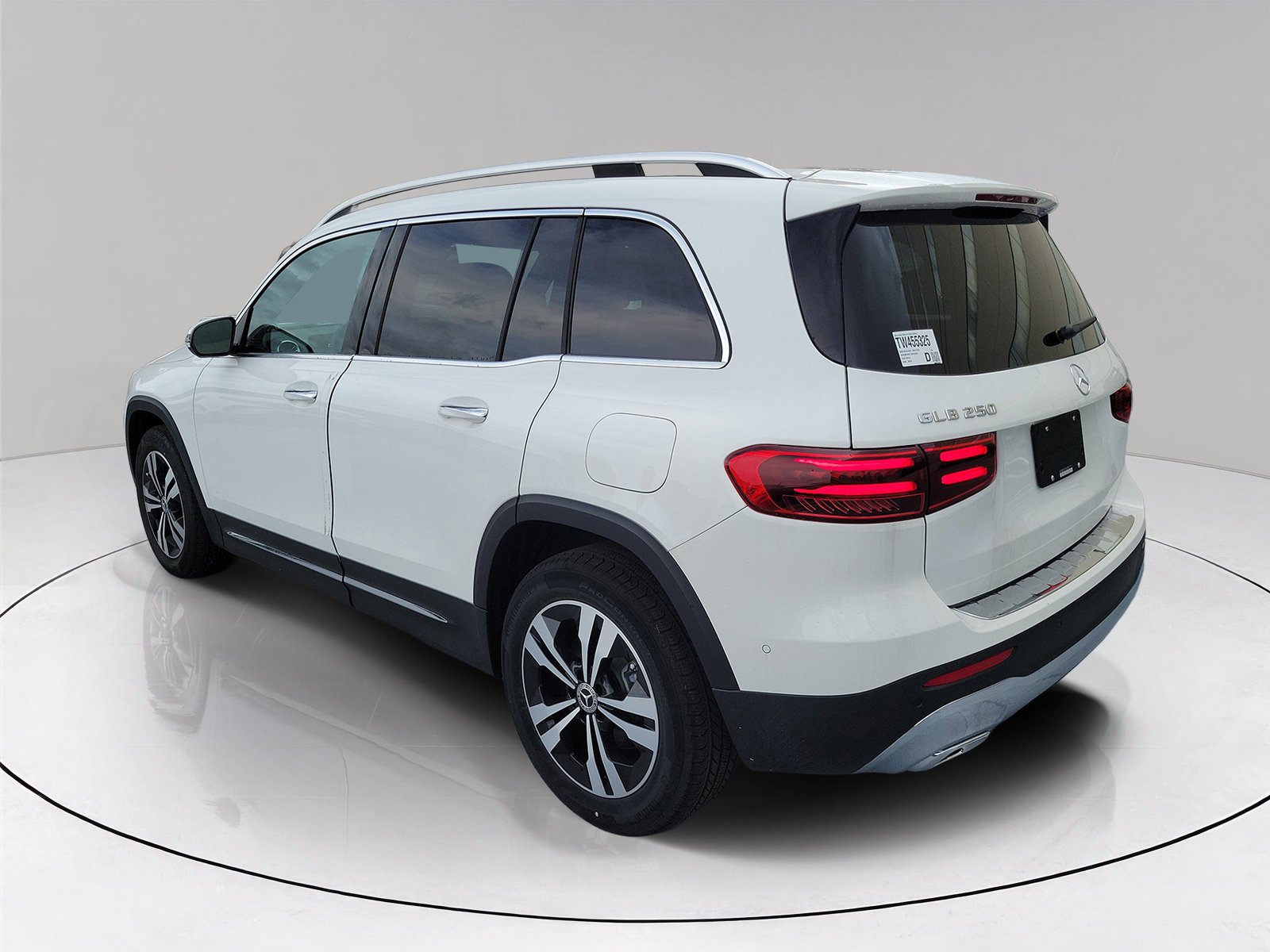 New 2026 Polar White Mercedes-Benz GLB 250 image 4