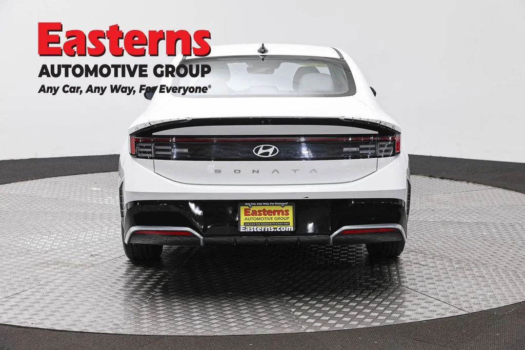 Used 2024 White Hyundai SEL image 6