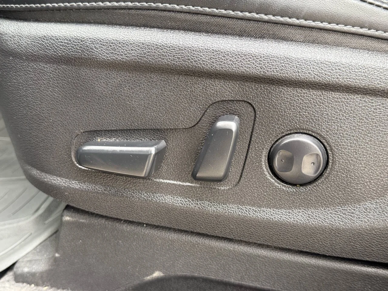 Used 2023 Gray Kia S 4dr SUV image 27