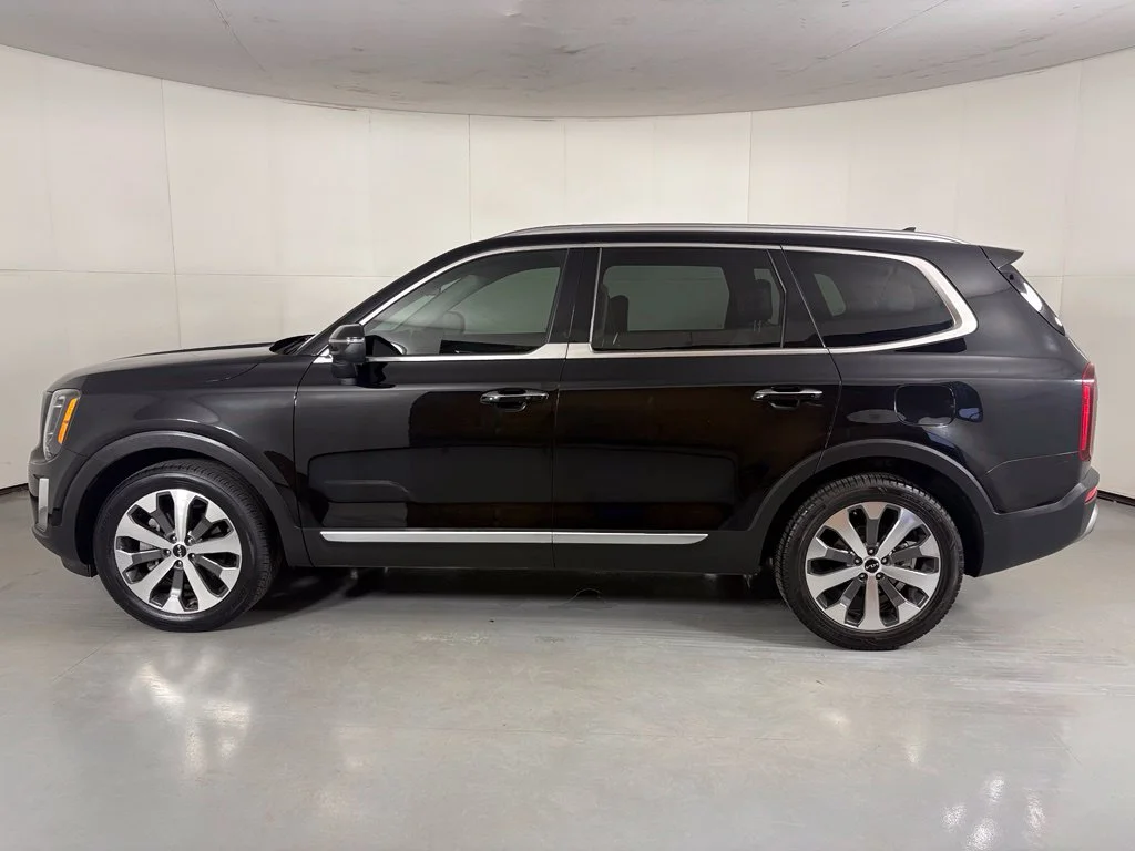 Used 2022 Black Kia S image 6