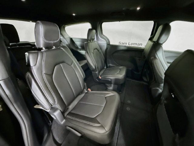 New 2027 Olive Green Pearl-Coat Paint Chrysler Select image 27