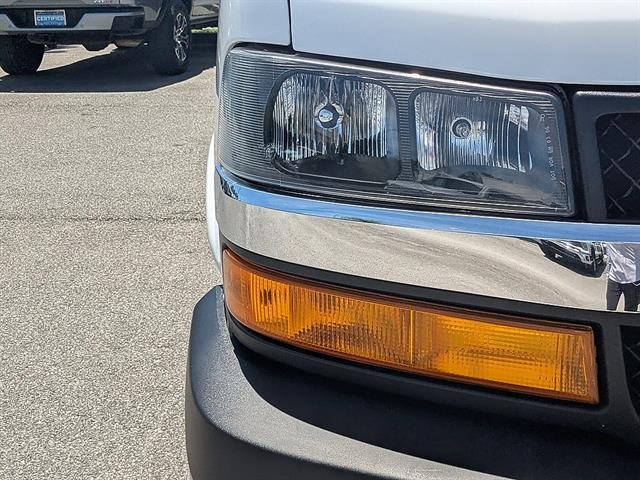 2024 Chevrolet Express Passenger LT - Photo 12
