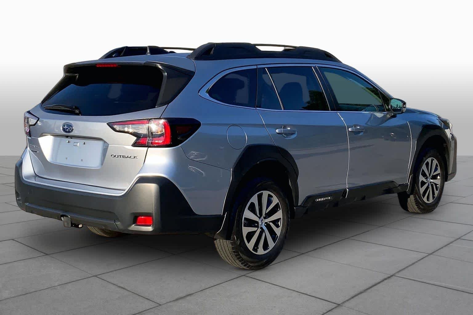 Used 2025 Ice Silver Metallic Subaru Premium image 13