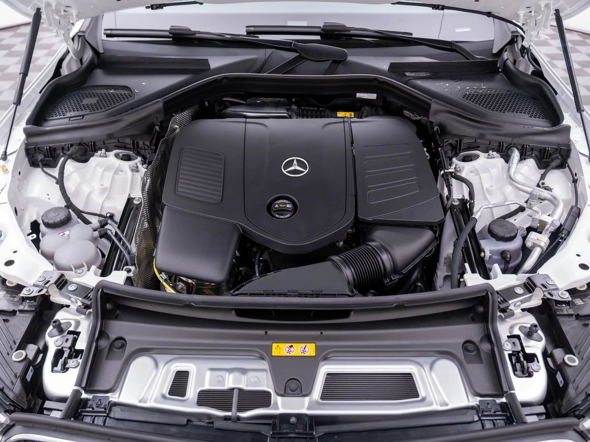 New 2026 White Mercedes-Benz GLC 300 image 27