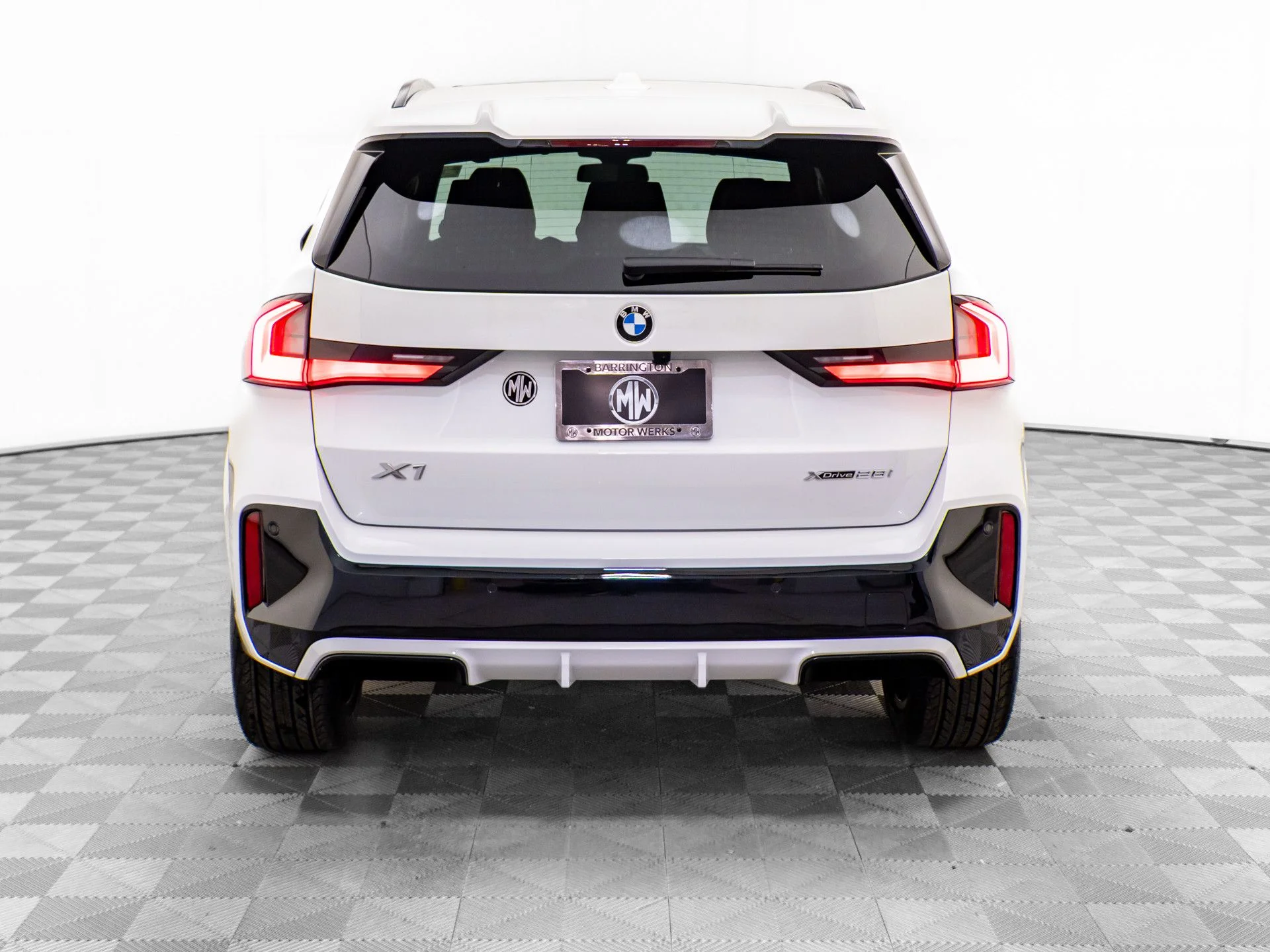 New 2026 White BMW xDrive28i image 5