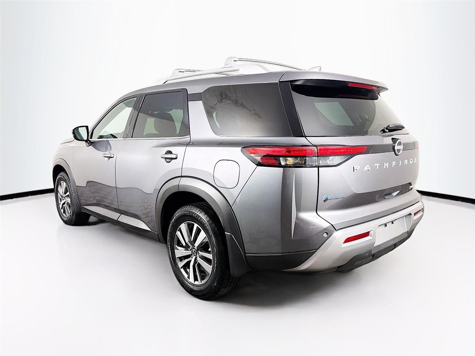 Used 2025  Nissan SL image 5