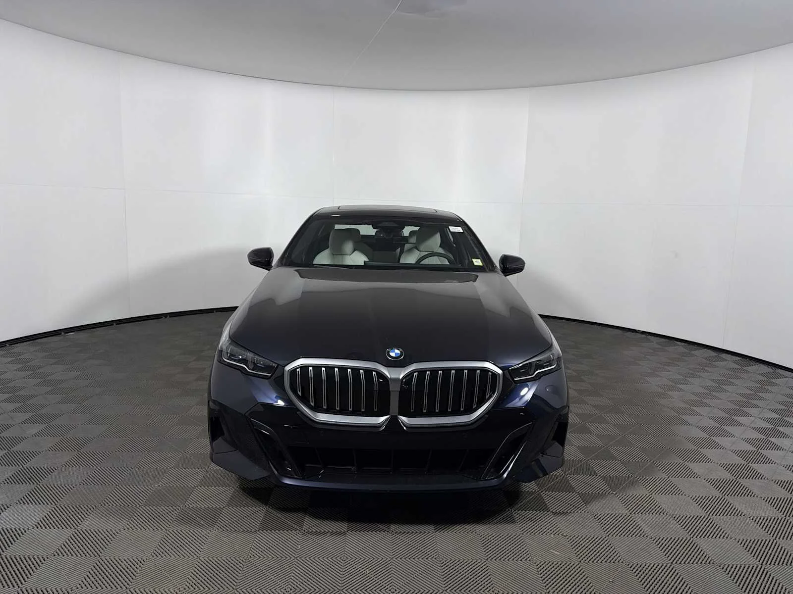 New 2026 Carbon Black Metallic BMW 530i xDrive image 5