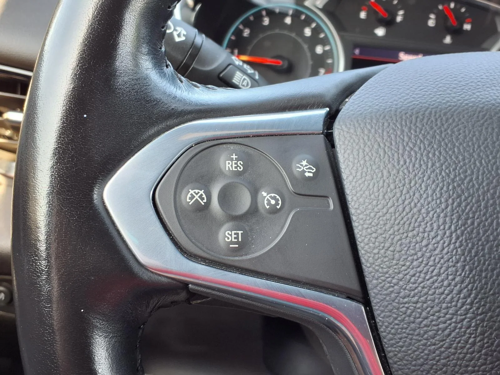 Used 2022 Silver Ice Metallic Chevrolet LT Cloth image 28
