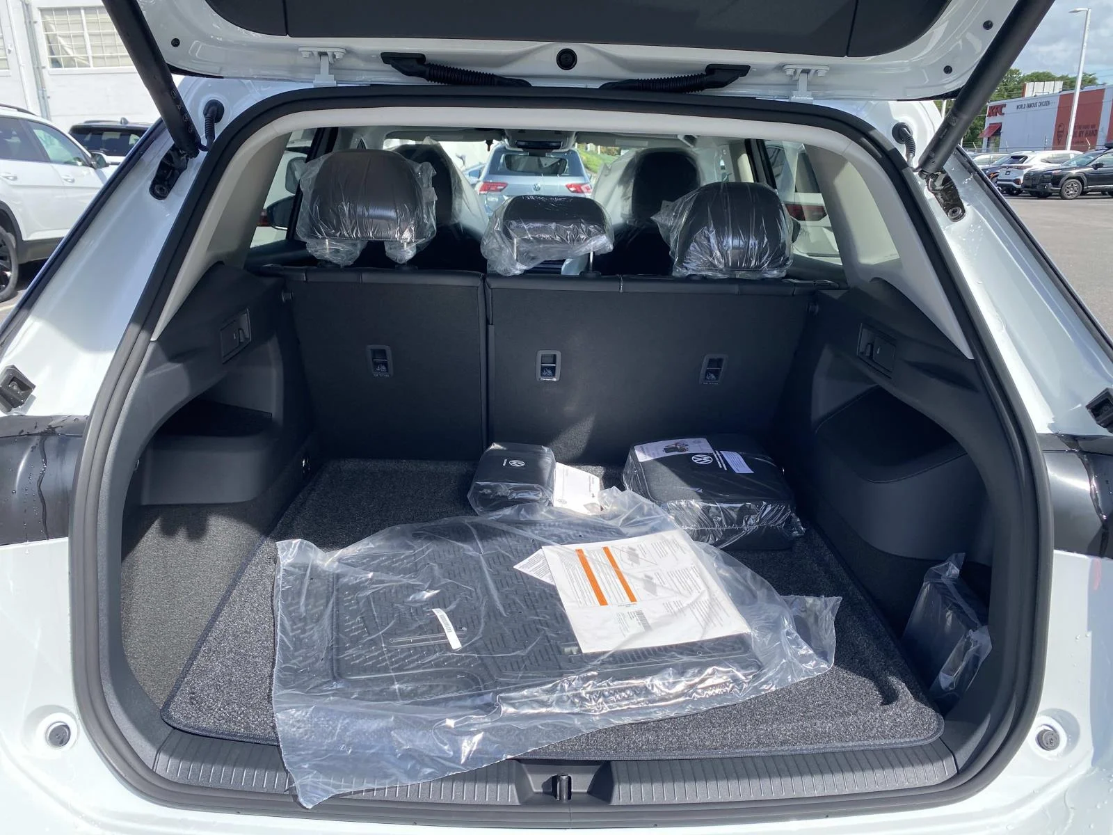 New 2026 Pure White Volkswagen SE 4MOTION image 5