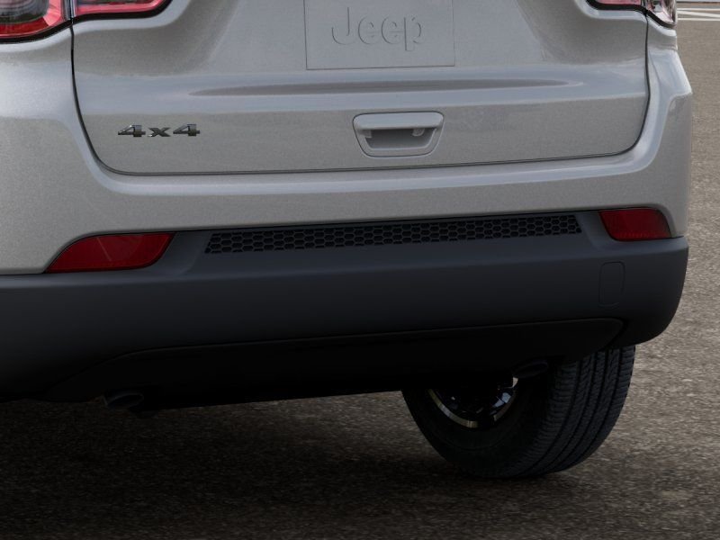 New 2026 Silver Zynith Metallic Clear-Coat Exterior Paint Jeep Latitude image 13