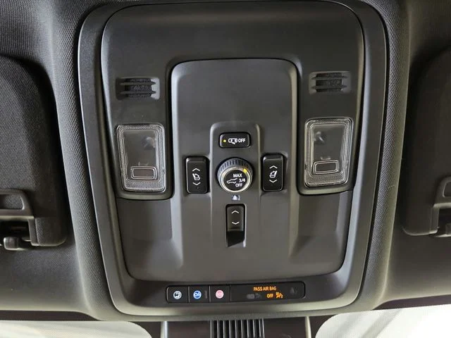Used 2025 Black Chevrolet Premier image 29