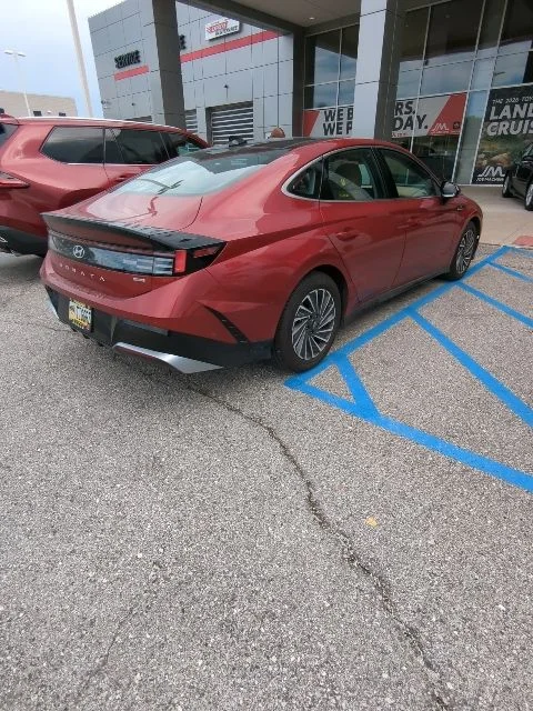 Used 2025 Red Hyundai Limited image 6