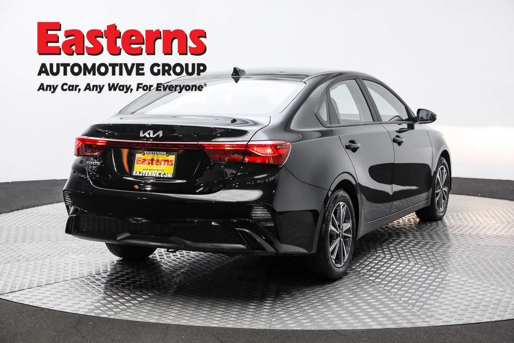 Used 2023 Black Kia LXS image 5