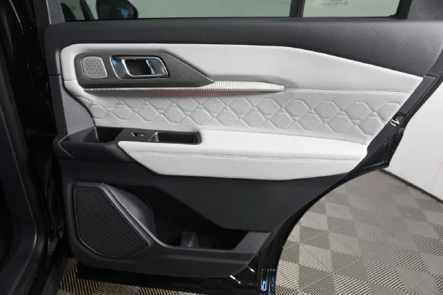 New 2027 Agate Black Metallic Ford Platinum™ image 32