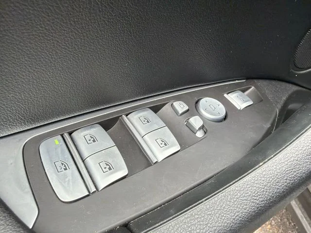 Used 2024 Gray BMW xDrive30i image 12