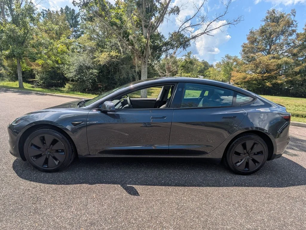 Used 2025  Tesla Long Range image 7
