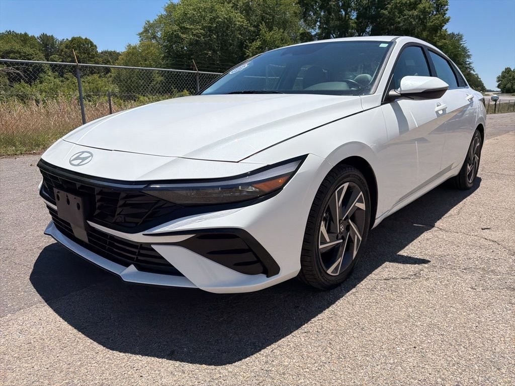 2025 Hyundai Elantra Limited - Photo 6