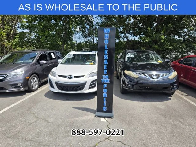 Used 2018 Ingot Silver FORD SE image 2
