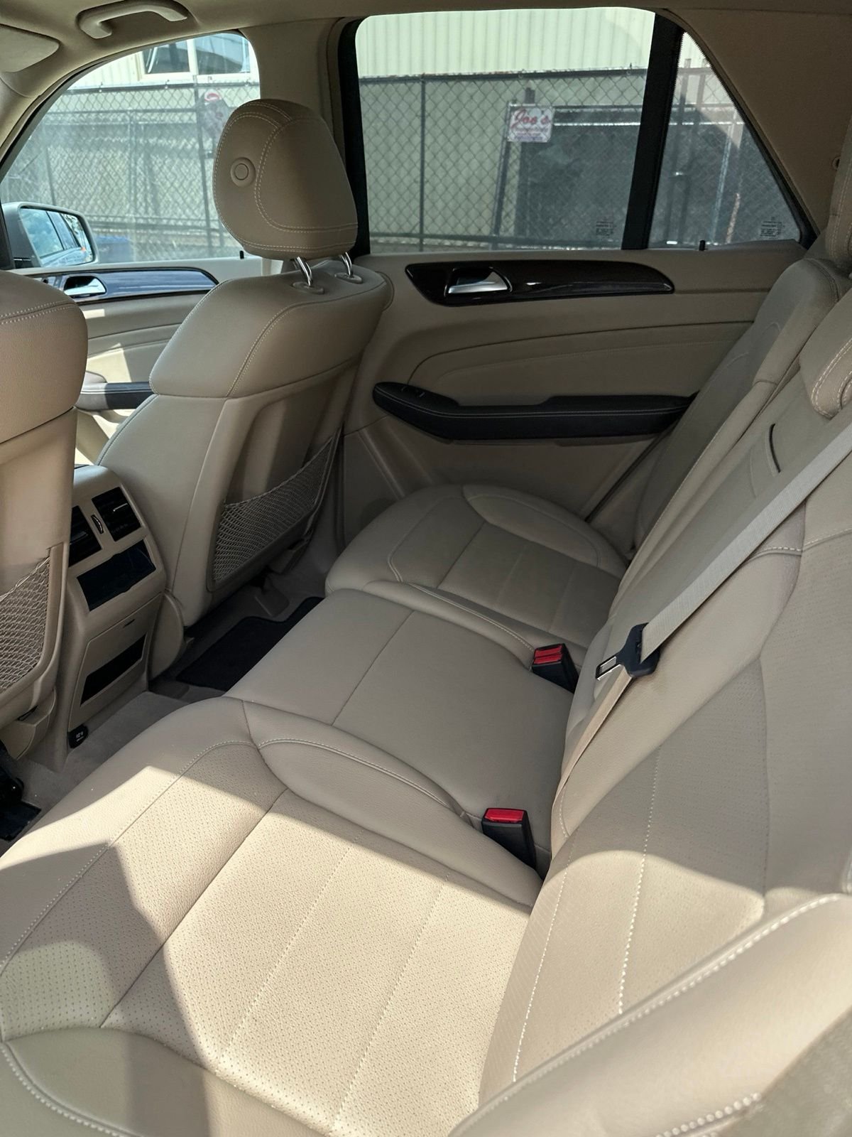 Used 2015 Silver Mercedes-Benz ML 350 image 4