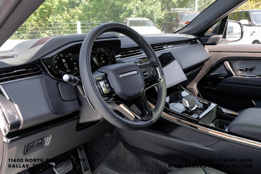 New 2026 Fuji White Land Rover Dynamic SE image 2