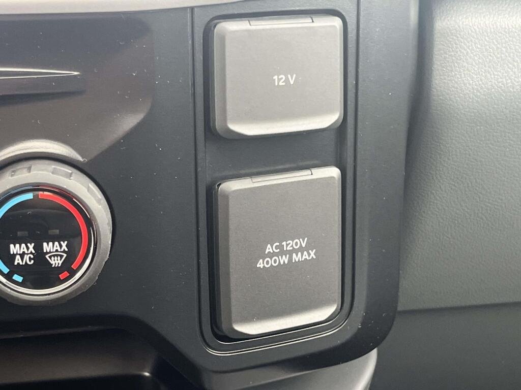 New 2026 Oxford White Ford XLT image 27