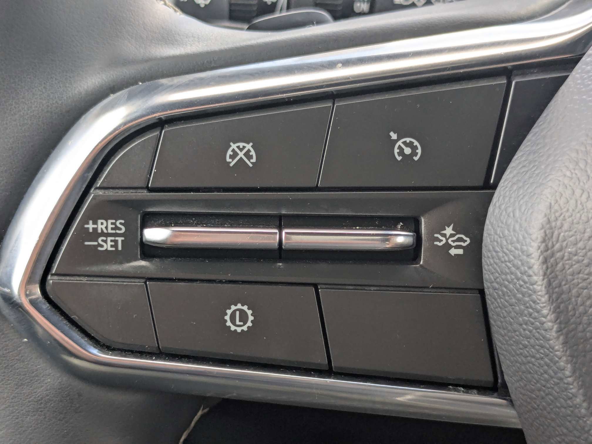 Used 2025 Summit White Chevrolet FWD LT image 31