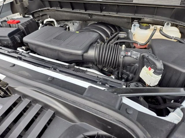 Used 2025 Summit White Chevrolet LT image 23