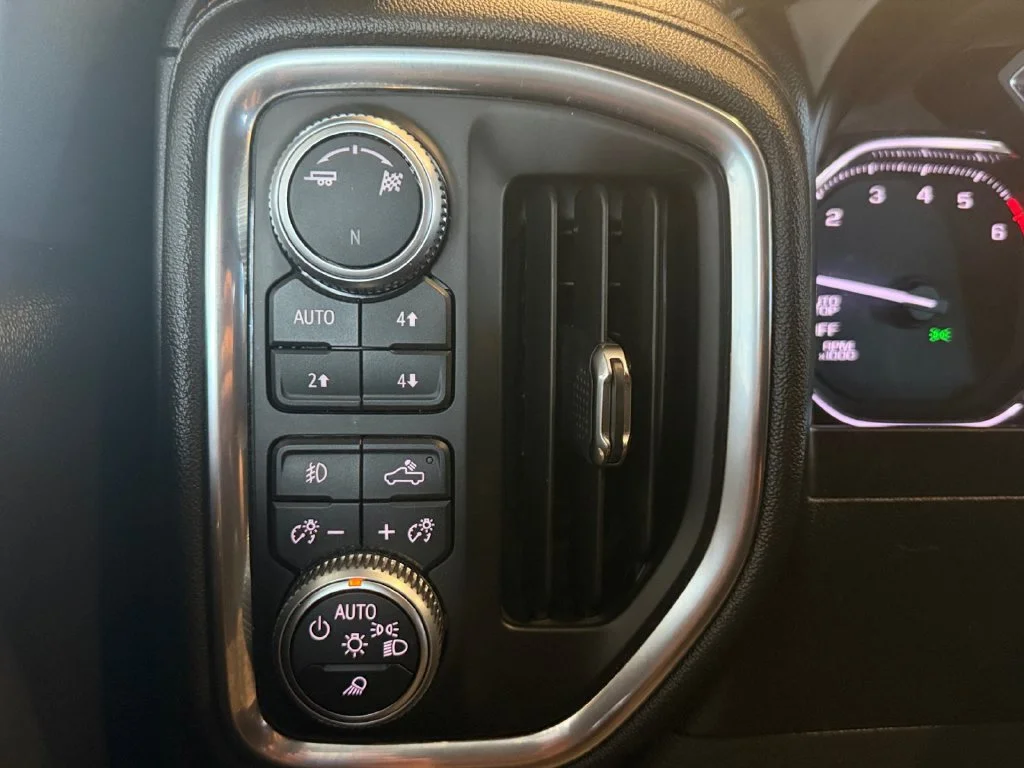Used 2019 SUMMIT WHITE GMC AT4 image 25