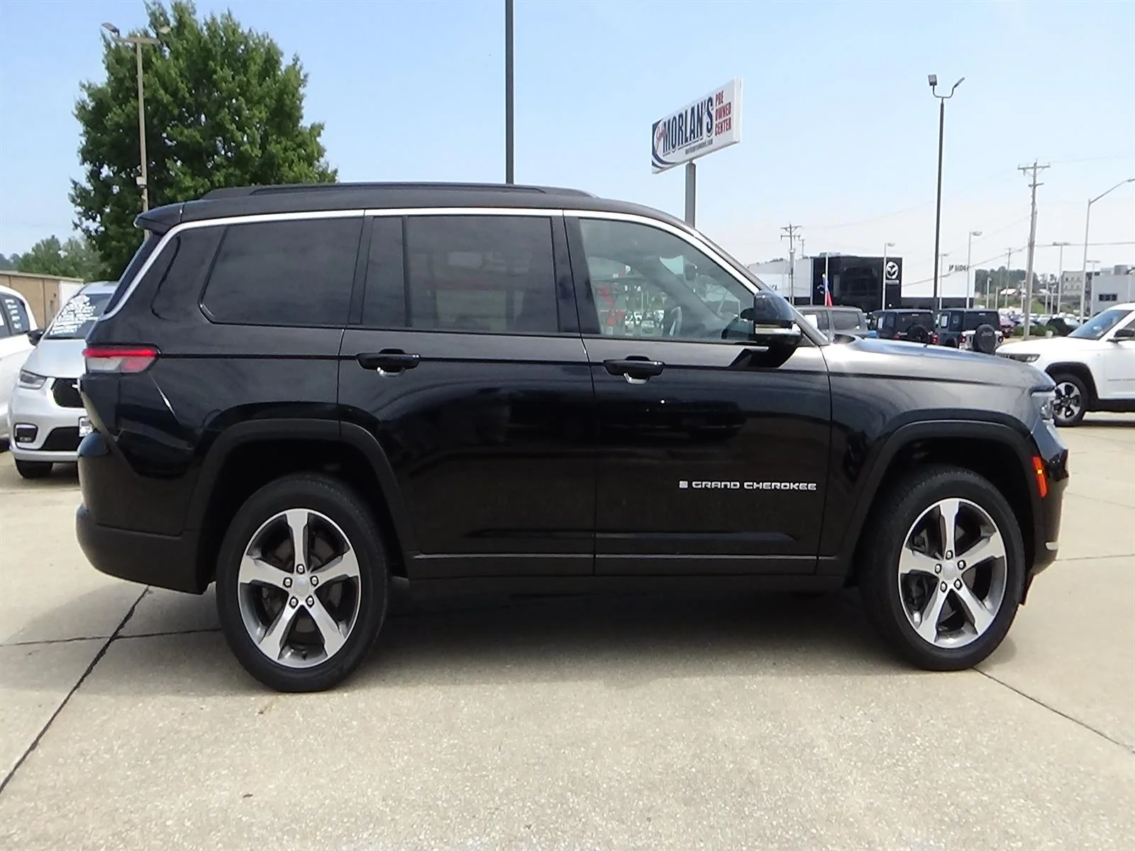 Certified Used 2025 Diamond Black Crystal Pearl Coat (pxj) Jeep Limited image 5