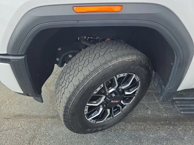 Used 2024 White GMC AT4 image 34