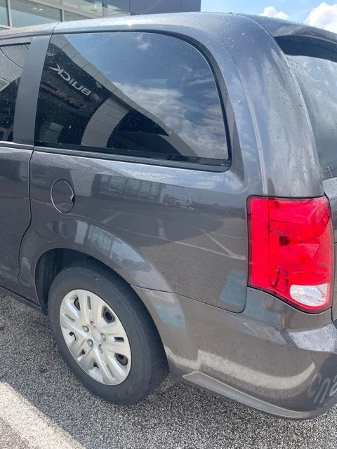 Used 2018 Gray Dodge SE image 15
