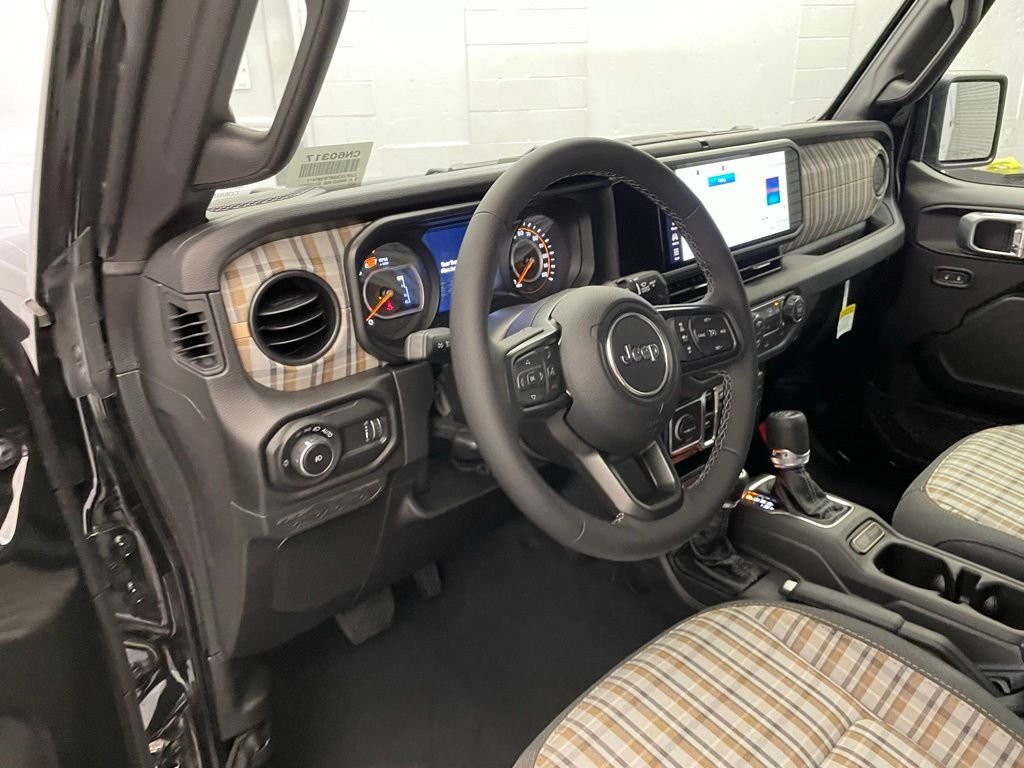 New 2026 Black Clear-Coat Exterior Paint Jeep 85th Anniversary Edition image 14