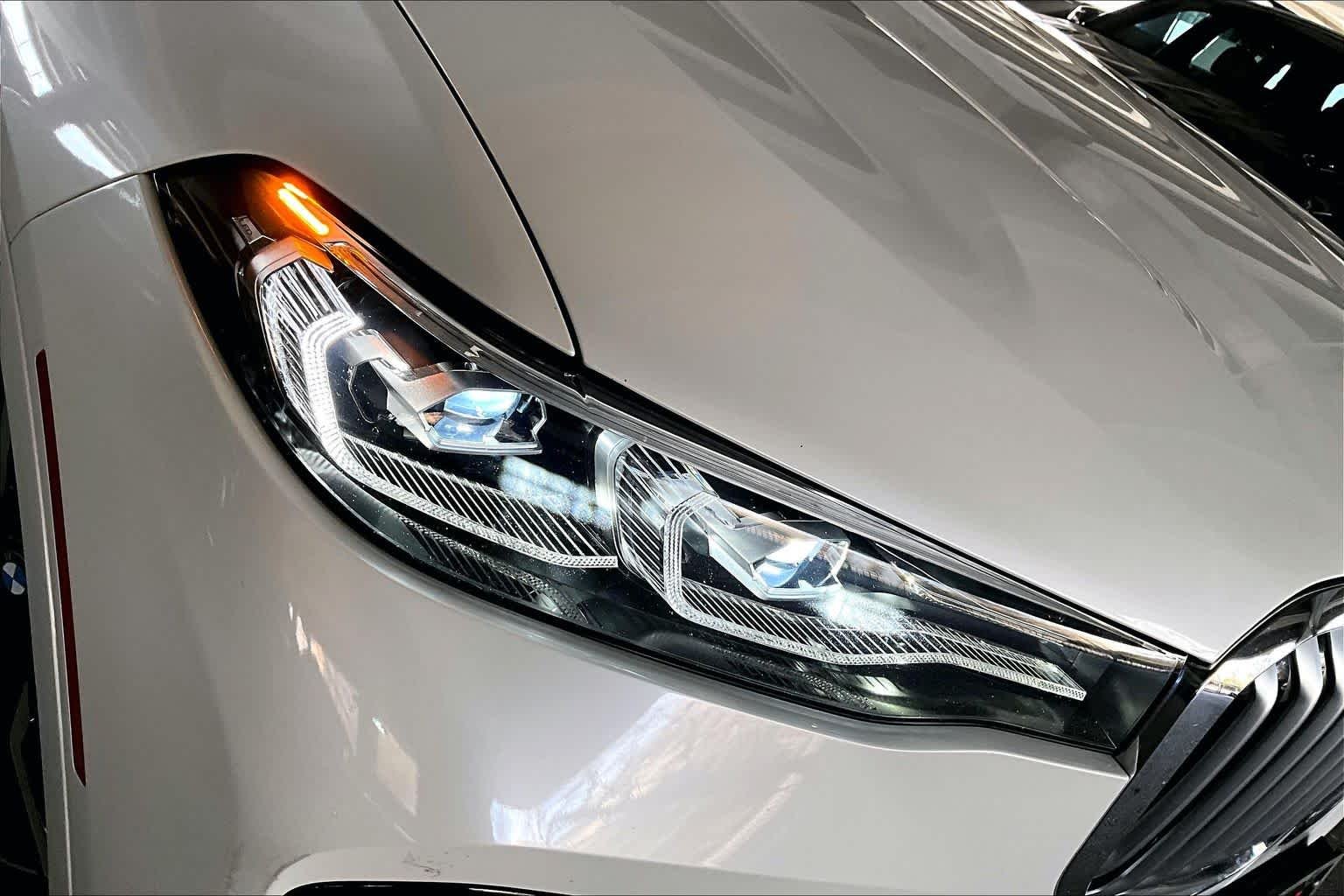 Used 2019 Mineral White Metallic BMW xDrive50i image 27