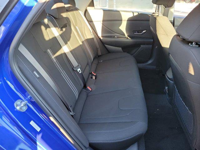 2025 Hyundai Elantra SEL - Photo 18