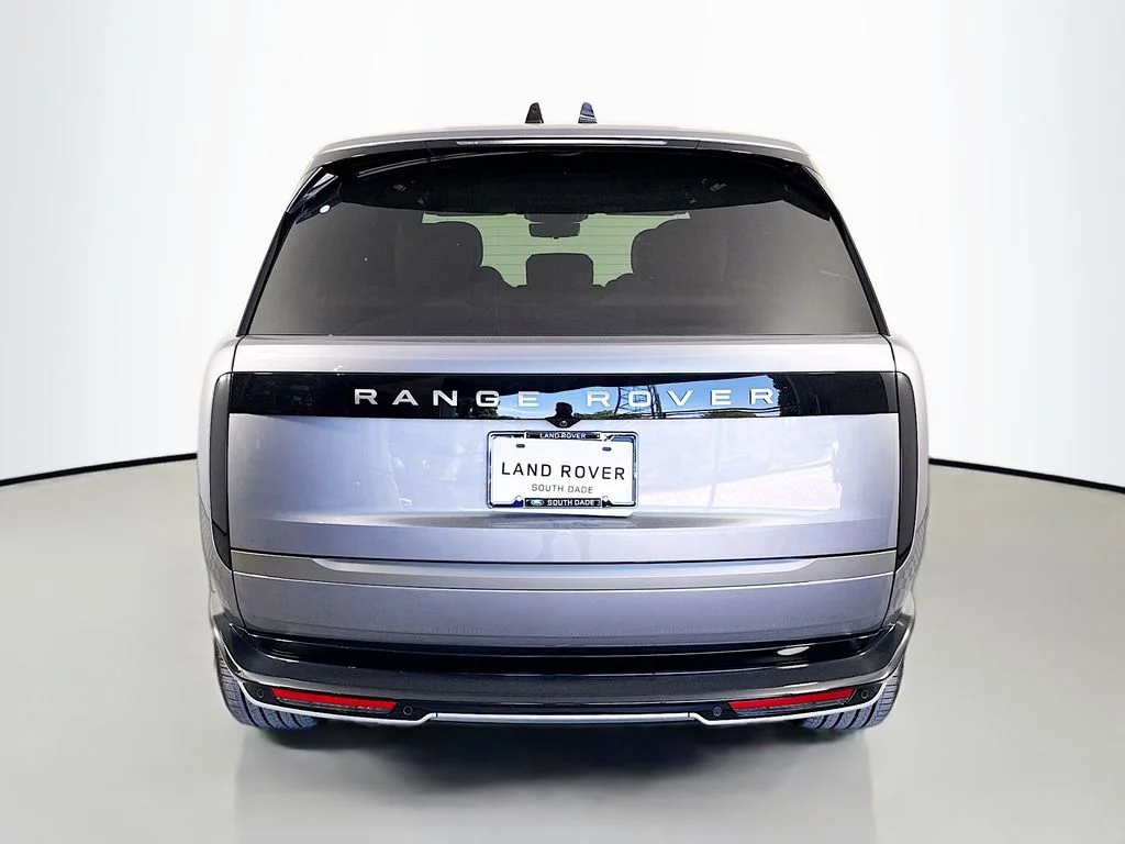 New 2026 Eiger Grey Land Rover SE image 6