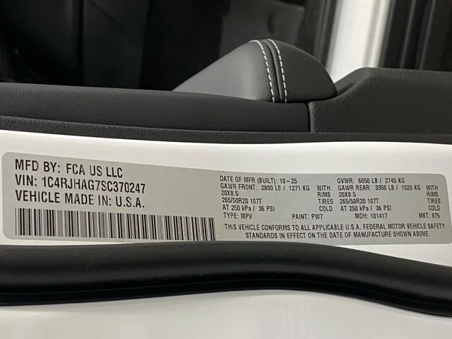 New 2025 Bright White Clear-Coat Exterior Paint Jeep Altitude X image 41