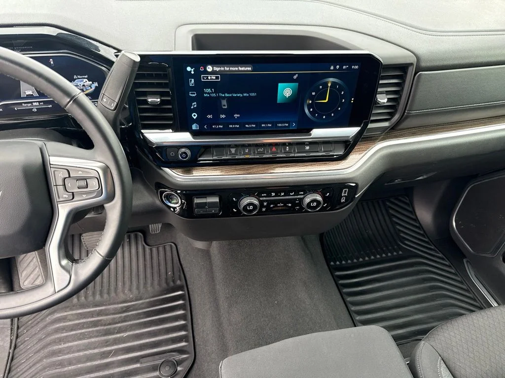Used 2025 White Chevrolet LT image 8