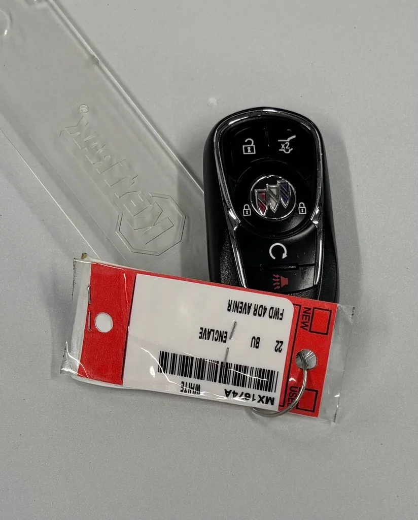 Used 2022 White Buick Avenir image 29