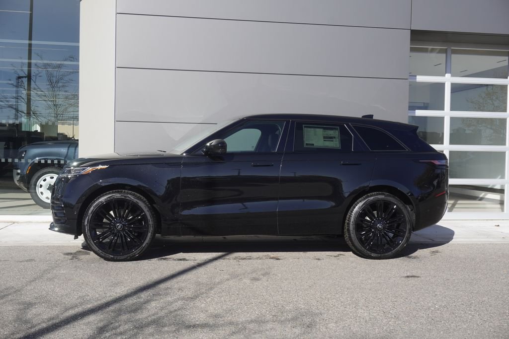 New 2026 Santorini Black Land Rover Dynamic SE image 8
